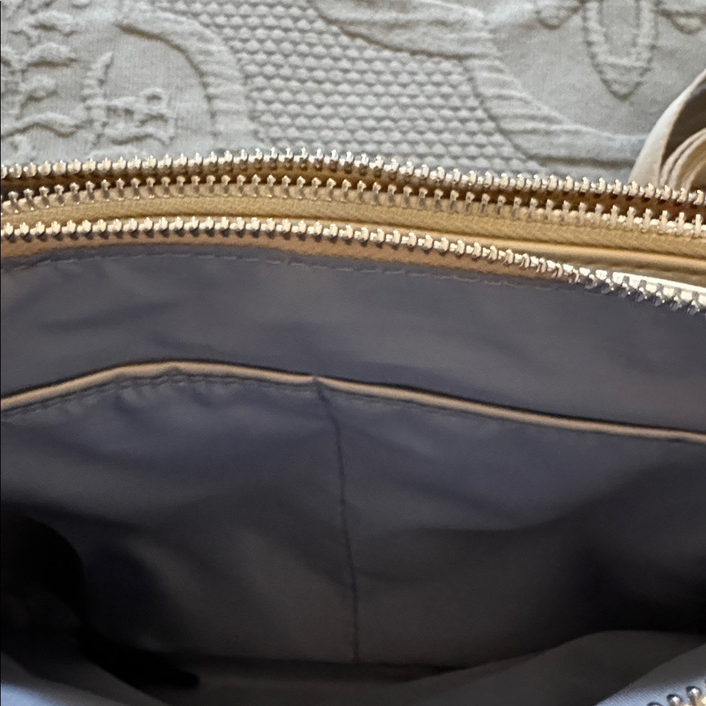 IHKWIP The City Chic Double Entry Crossbody - Gold - Picture 7 of 9